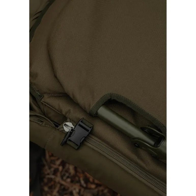 Bedchair Avid Carp Revolve System