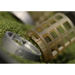 Cage Feeder Guru X-Change Distance Feeder Caged
